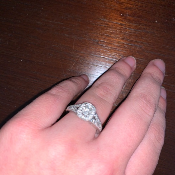 Diamond Engagement Ring - Picture 5 of 8